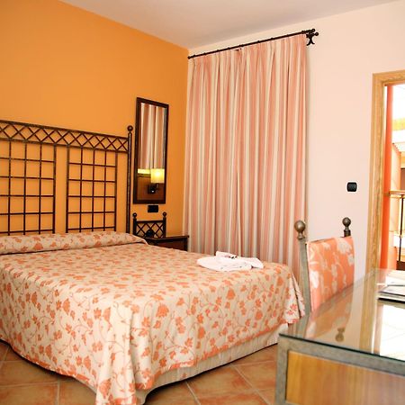 Ele Santabarbara Hotel Castilleja de la Cuesta Luaran gambar