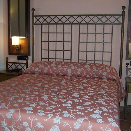 Ele Santabarbara Hotel Castilleja de la Cuesta Luaran gambar