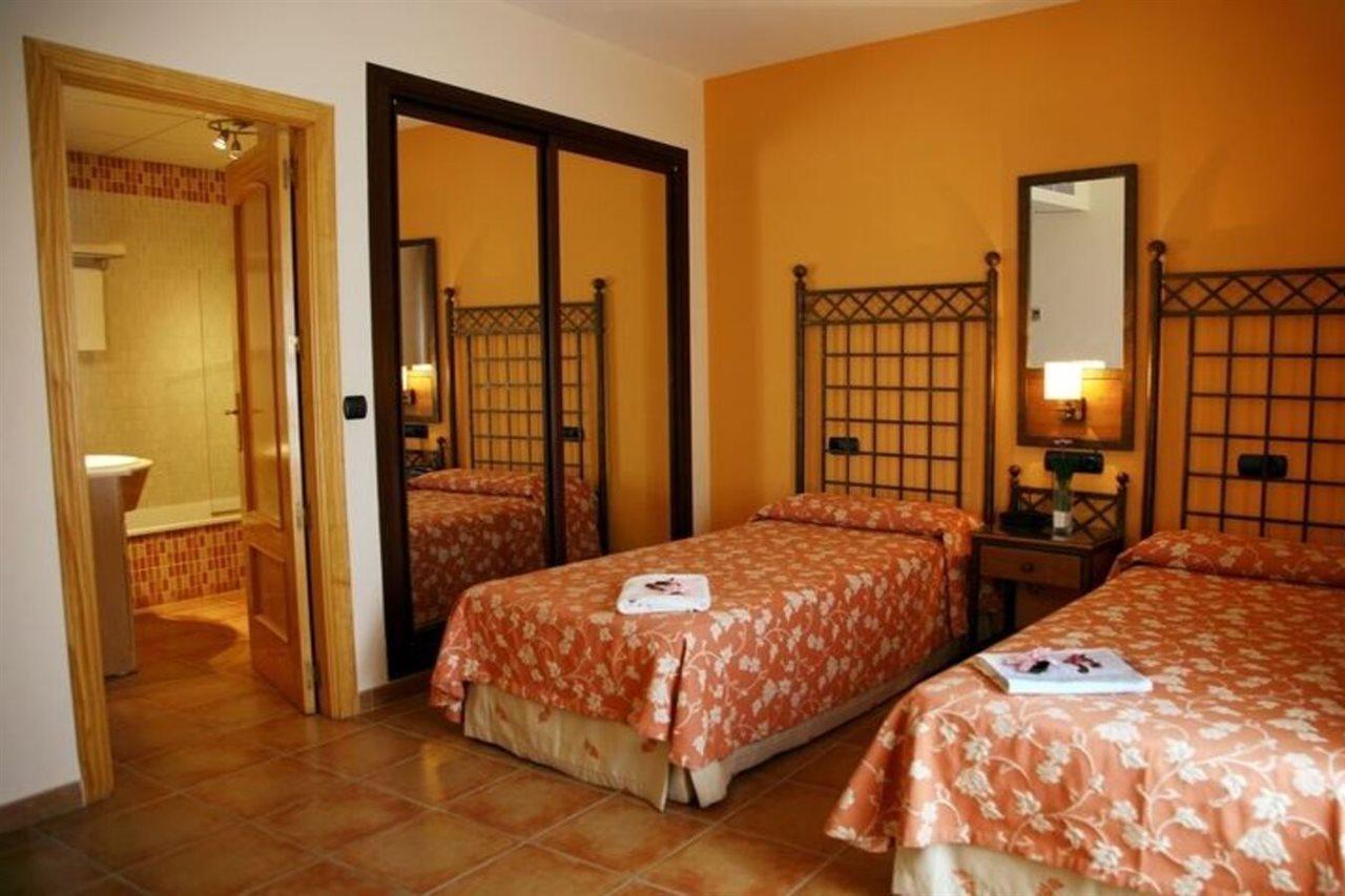 Ele Santabarbara Hotel Castilleja de la Cuesta Luaran gambar